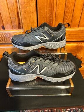 New Balance Men's Gray and Black Trail Running Sneakers